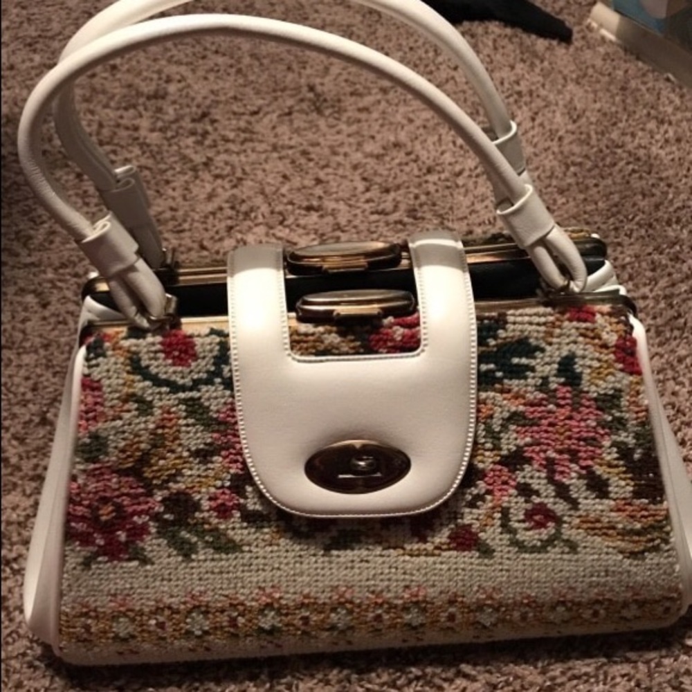 Vintage carpet bag with clasp